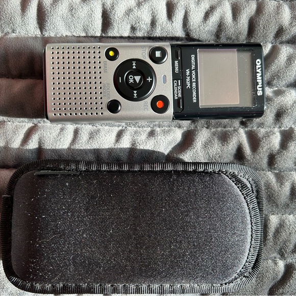 Hi I have a mint condition Olympus recorder if interested msg me thanks - Picture 4 of 5